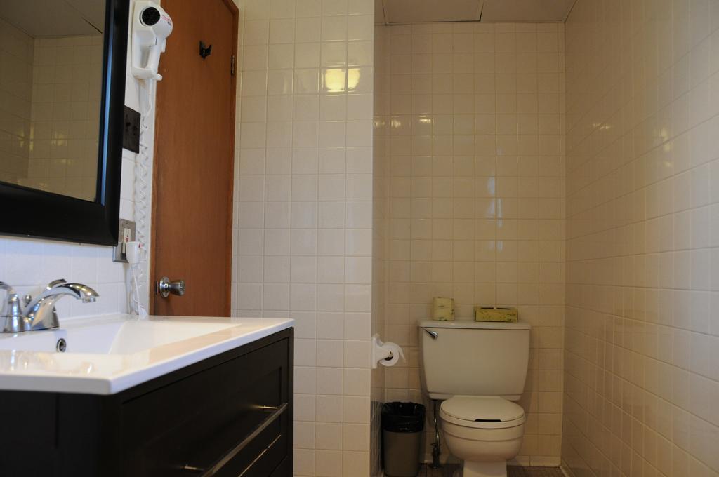 Motel & Hotel La Paysanne Sherbrooke Quarto foto