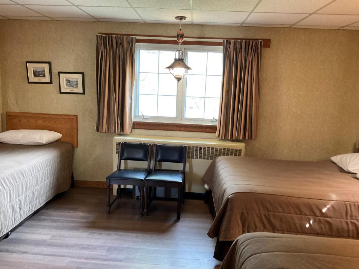 Motel & Hotel La Paysanne Sherbrooke Exterior foto